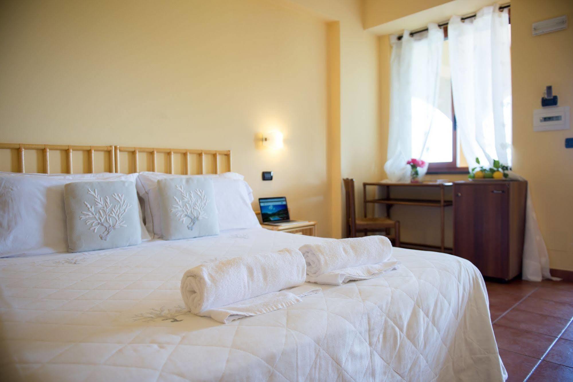 'A Nuciara Park Hotel&Wellness Center Furci Siculo Exterior foto
